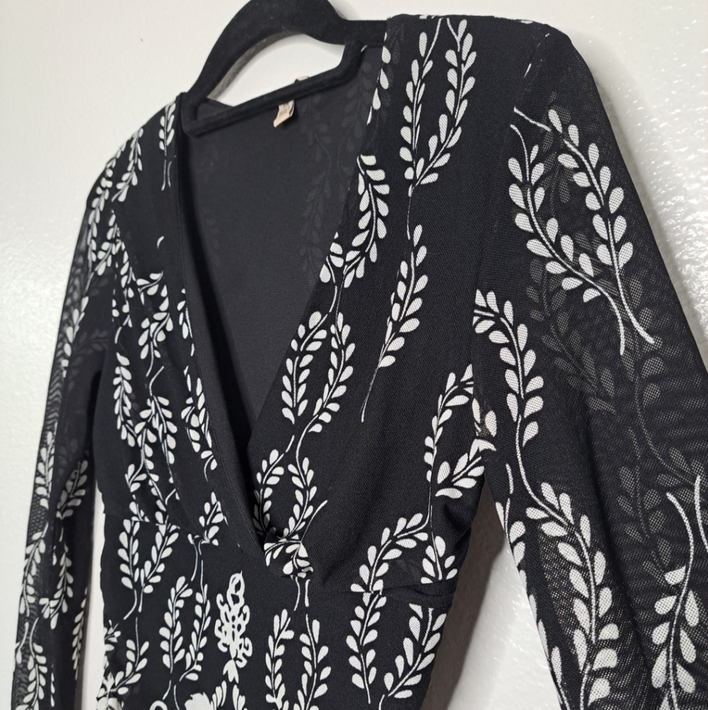 Susan Lawrence Faux Wrap Top Black White Paisley Floral Y2K Long Slv Ruched PM - Picture 4 of 15